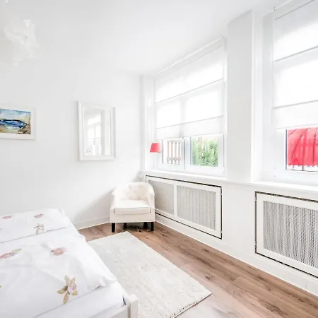 Elegant In With Patio Near Town Centre