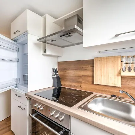 Apartament Elegant In With Patio Near Town Centre *