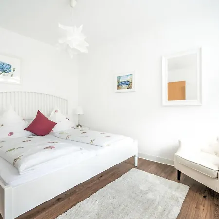 Elegant In With Patio Near Town Centre Apartament