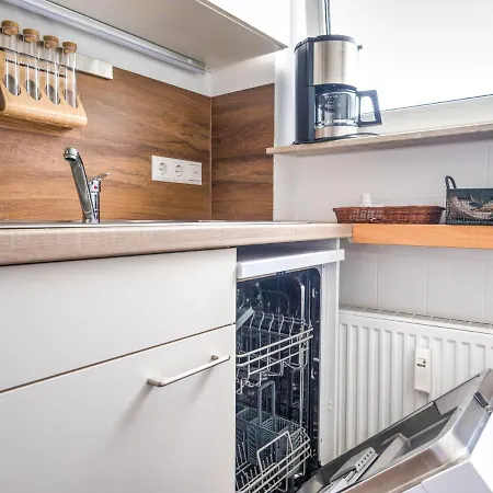 Apartament Elegant In With Patio Near Town Centre