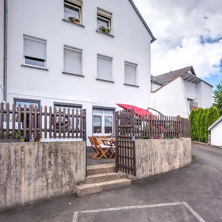 Elegant In With Patio Near Town Centre *