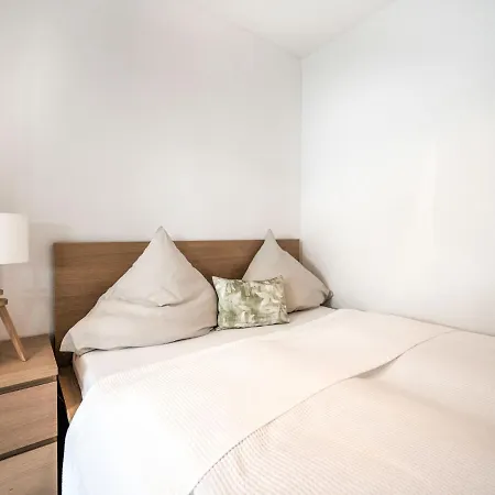 Elegant In With Patio Near Town Centre