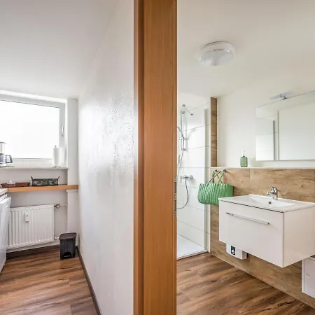 Apartament Elegant In With Patio Near Town Centre